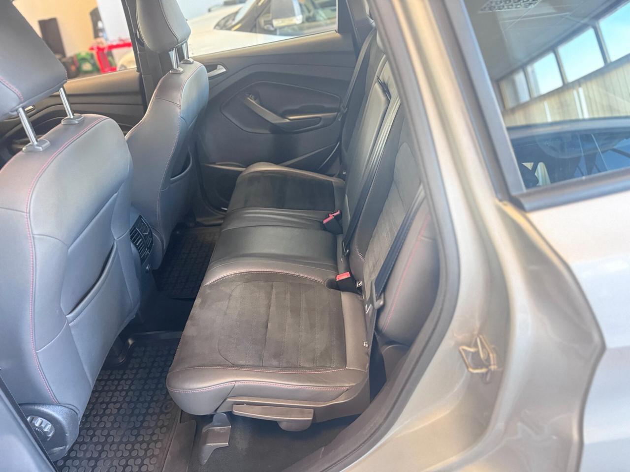 Ford Kuga 2.0 TDCI 150 CV S&S 4WD Powershift ST-Line