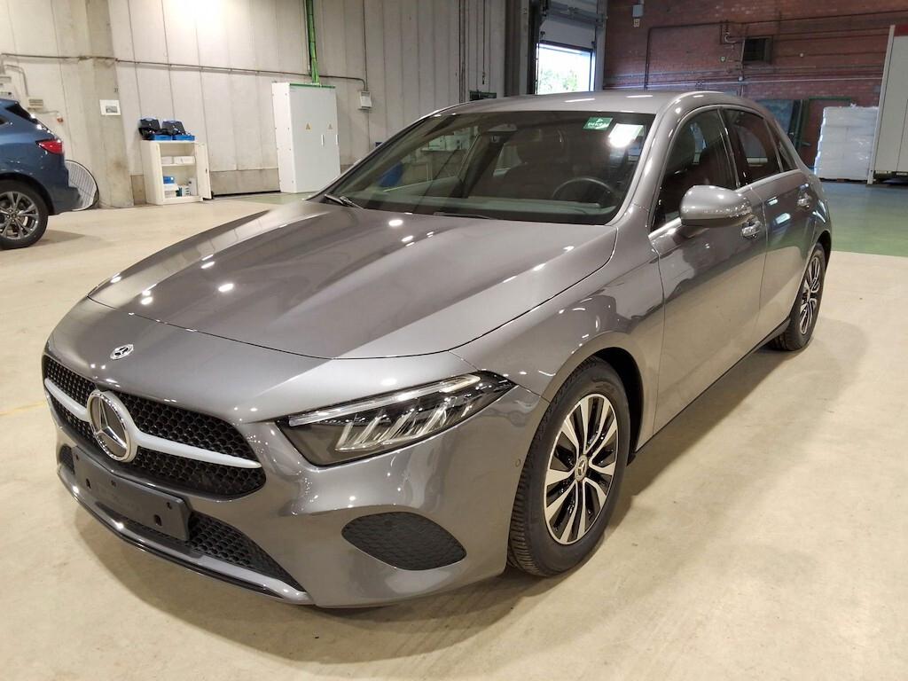 MERCEDES-BENZ A 180D NEW 115CV AUTOMATIC BUSINESS LINE ( FARI LED - CRUISE - PELLE - NAVI PREMIUM - PARK ASSIST )