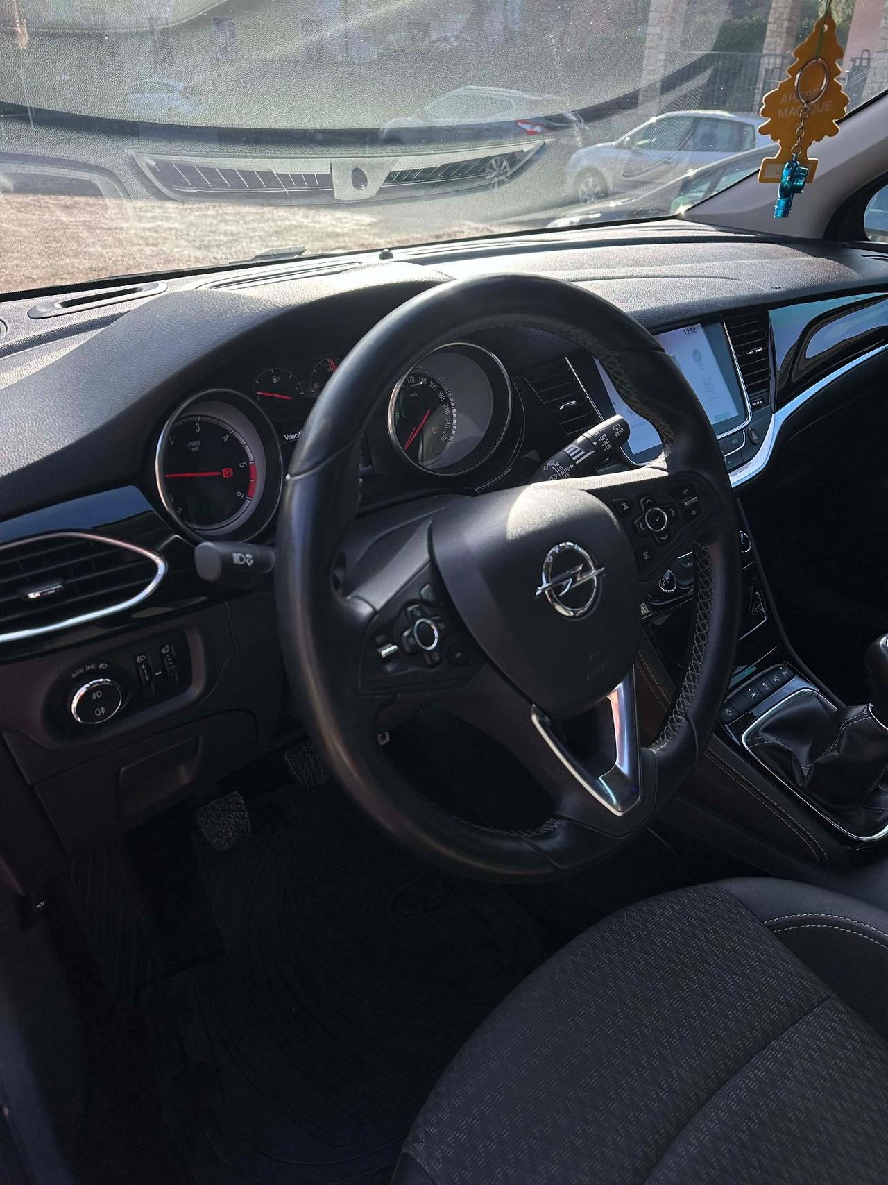 Opel ASTRA 1.6 CDTi FULLOPT KMCERT UNICOPR