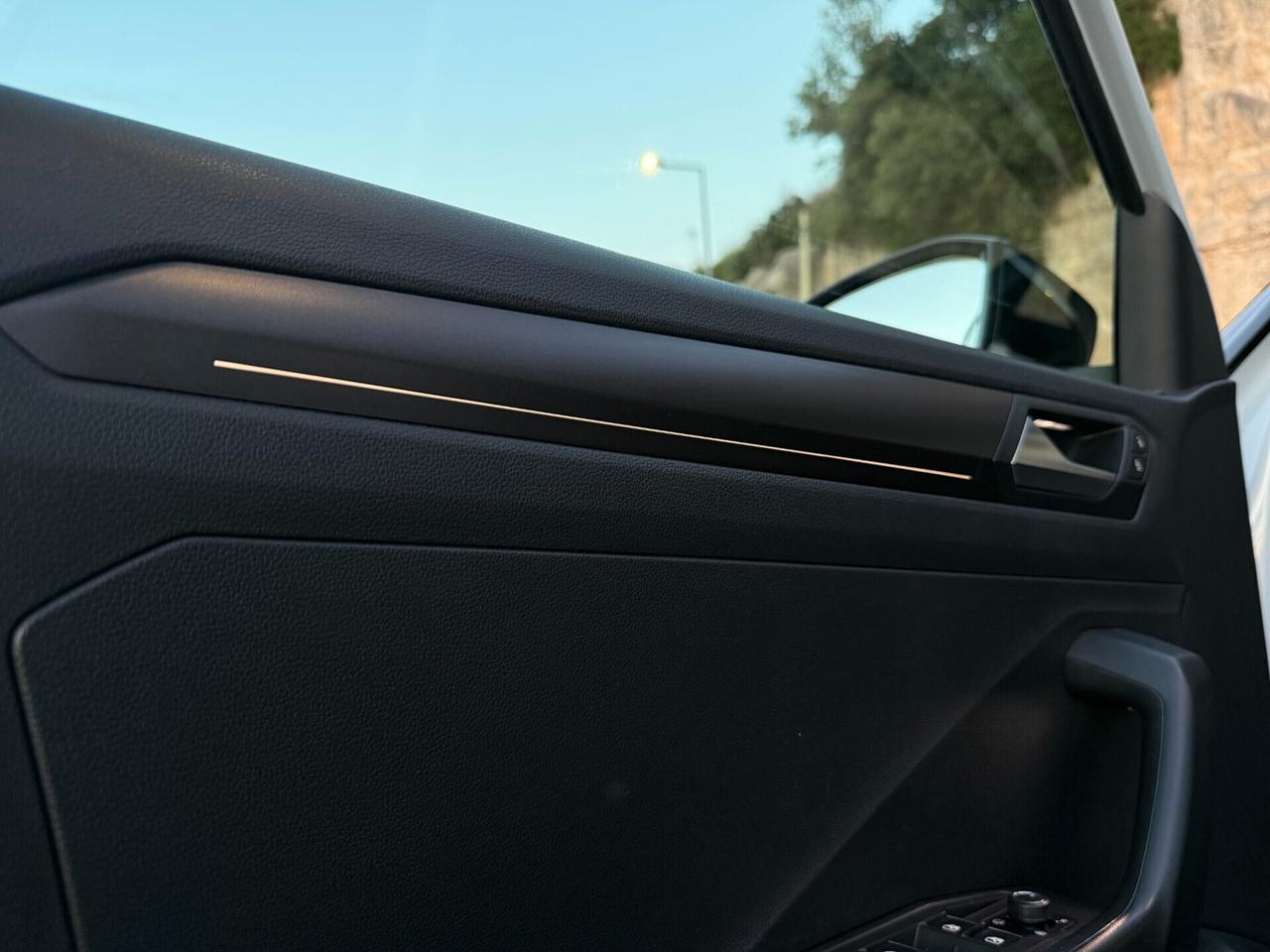 Volkswagen T-Roc/1.0 TSI 116 CV/CAR PLAY/CERCHI 17"/NEO