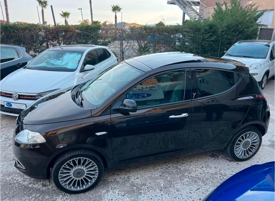 Lancia Ypsilon 0.9 TwinAir 85 CV 5 porte S&S Gold