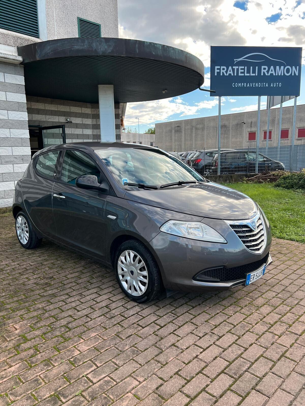 Lancia Ypsilon 1.2 69 CV 5 porte S&S Silver