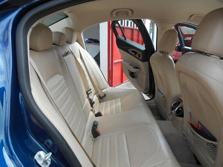 Alfa Romeo Giulia 2.2 Turbodiesel 210 CV AT8 AWD Q4 Veloce