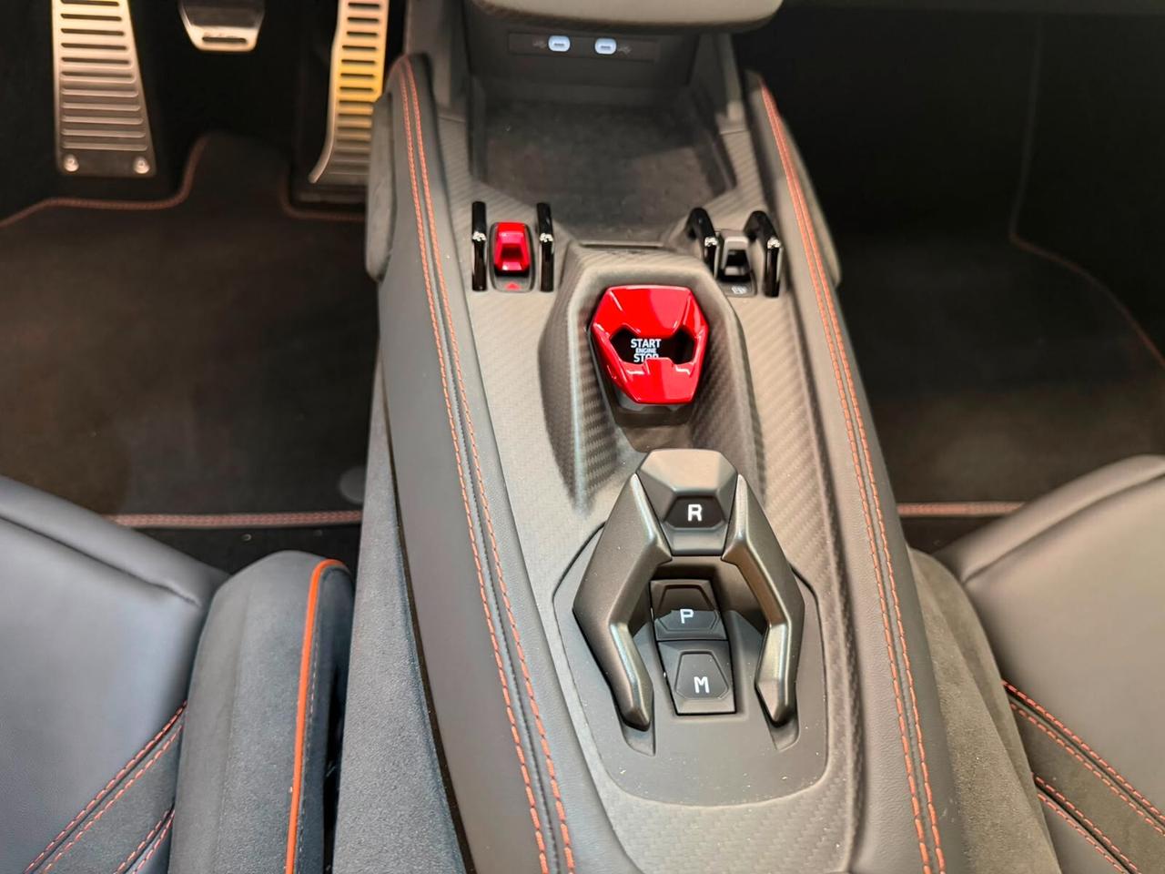Lamborghini Revuelto Carbon
