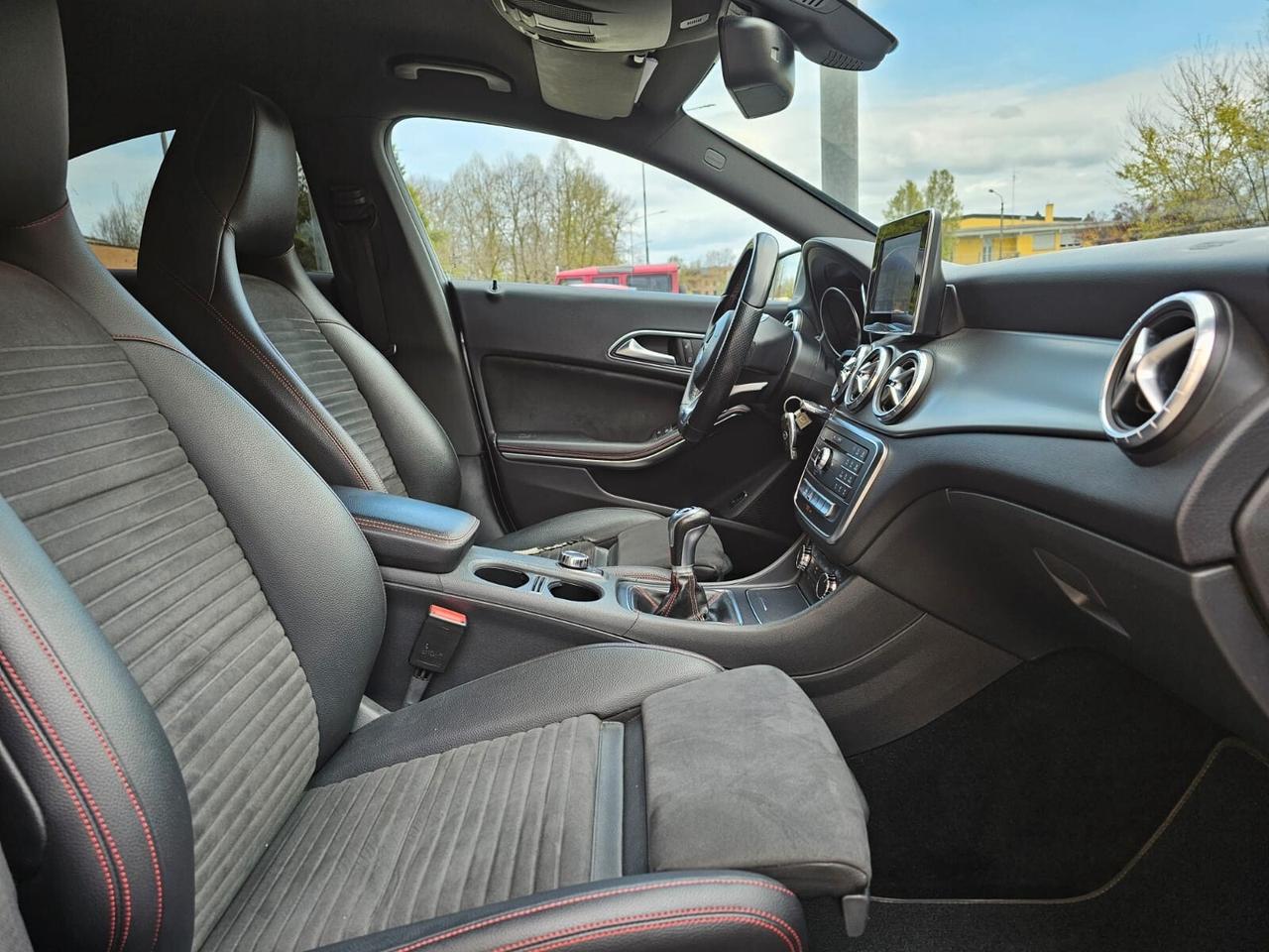 Mercedes-benz CLA 250 211cv Premium*AMG*Pelle*Navi*Bi-Xeno*Pdc*18*