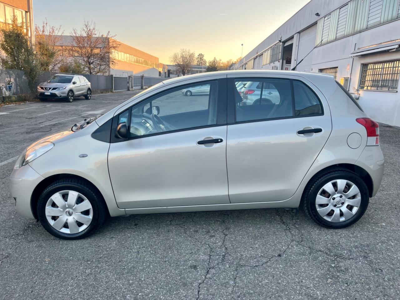 Toyota Yaris 1.0benz 2010 128.000km perfetta per neopatentati