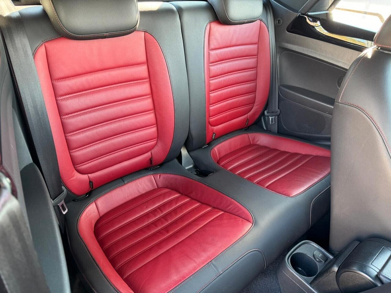 Volkswagen Maggiolino Cabrio Un Gioiello di Auto 2.000€ di Bonus Rottamazione!