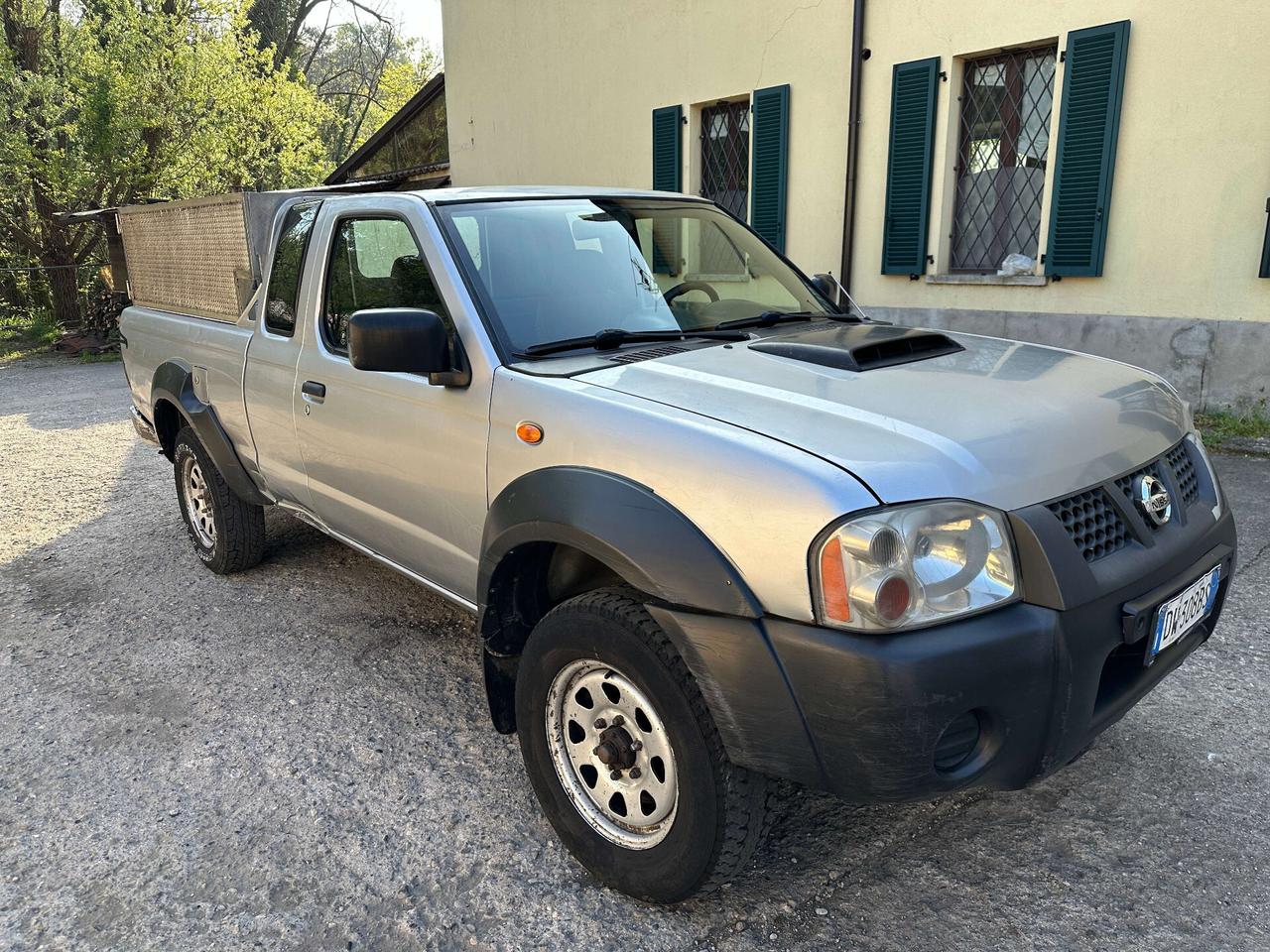 Nissan NP300 2.5 tdi 2p. King Cab Premium - 4x4