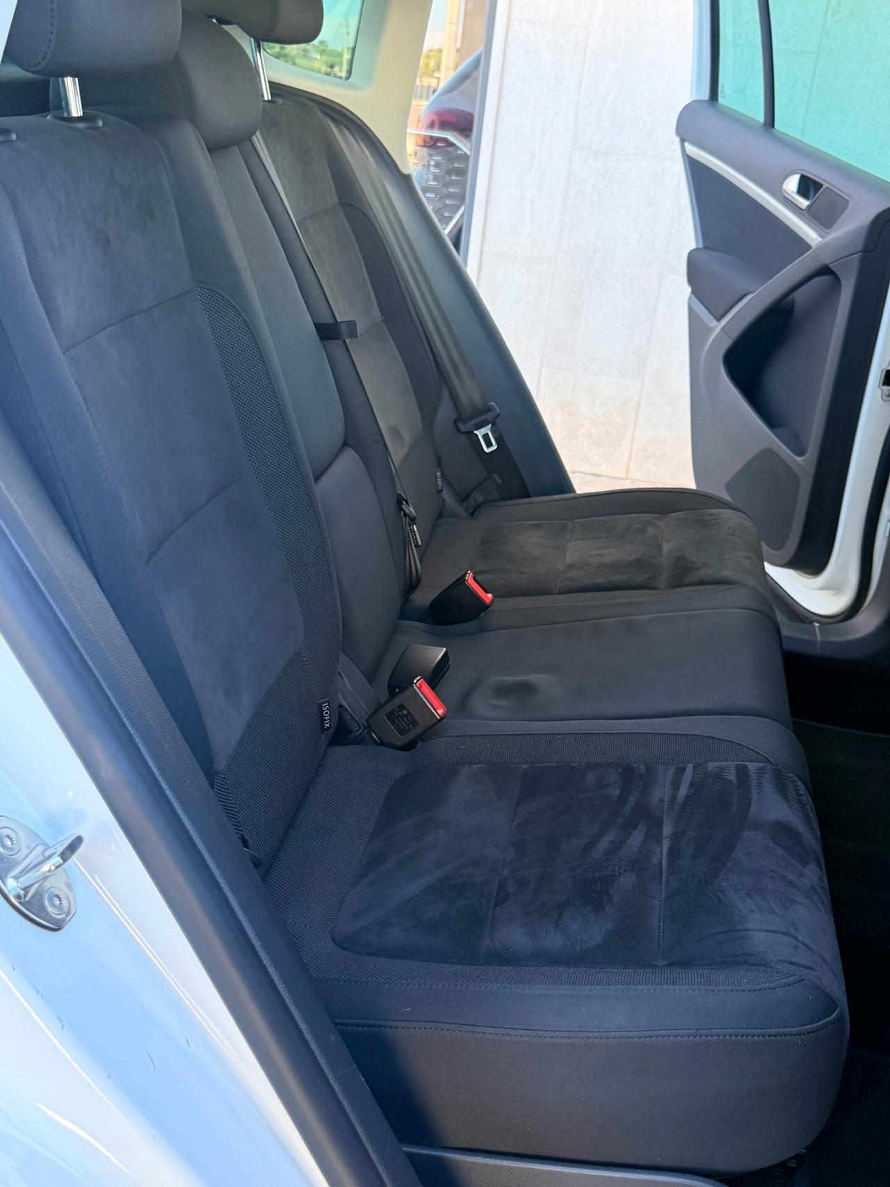 Volkswagen Tiguan 2.0 tdi Sport STYLE ,KM CERTIFICATI VOLKSWAGEN,NAVI,BLUETOOTH,SENSORI DI PARCHEGGIO