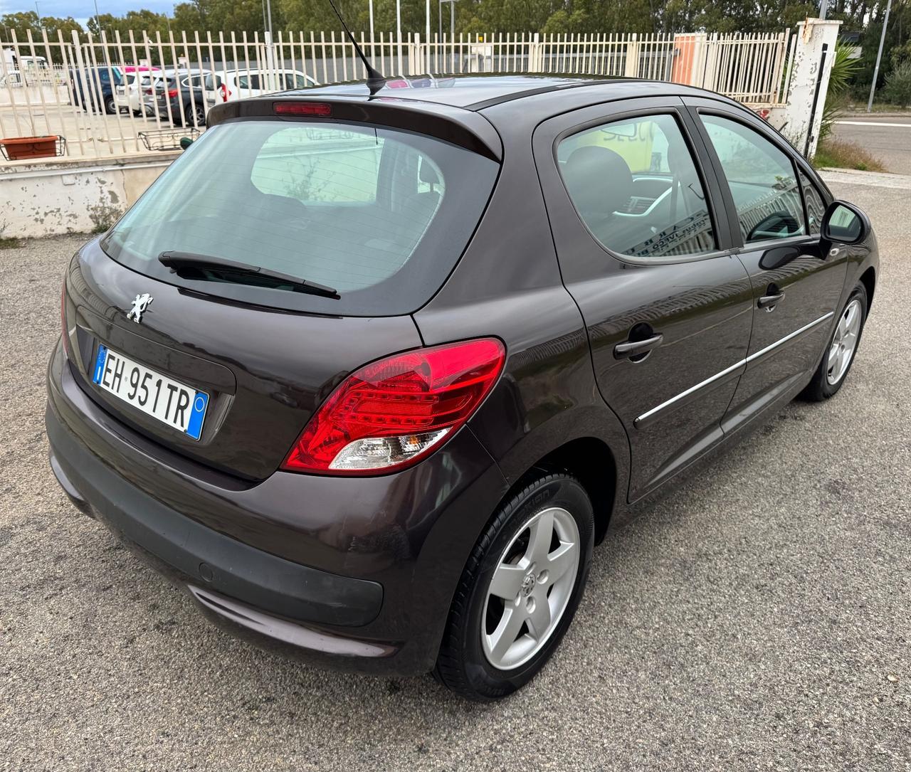 Peugeot 207 1.4 HDi -SOLO 122.000 KM-