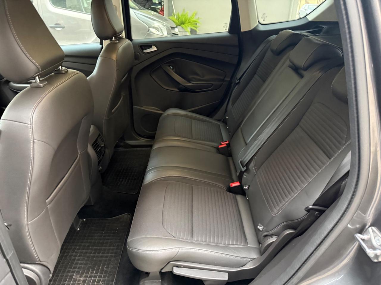 Ford Kuga 1.5 TDCI 120 CV S&S 2WD Powershift Titanium