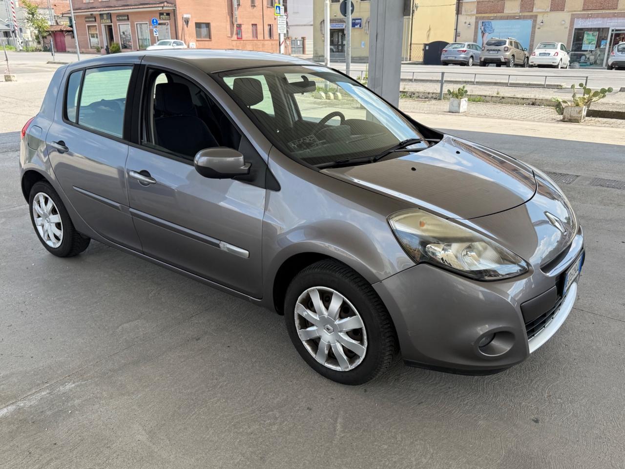 Renault Clio 1.2 16V 5 porte Dynamique