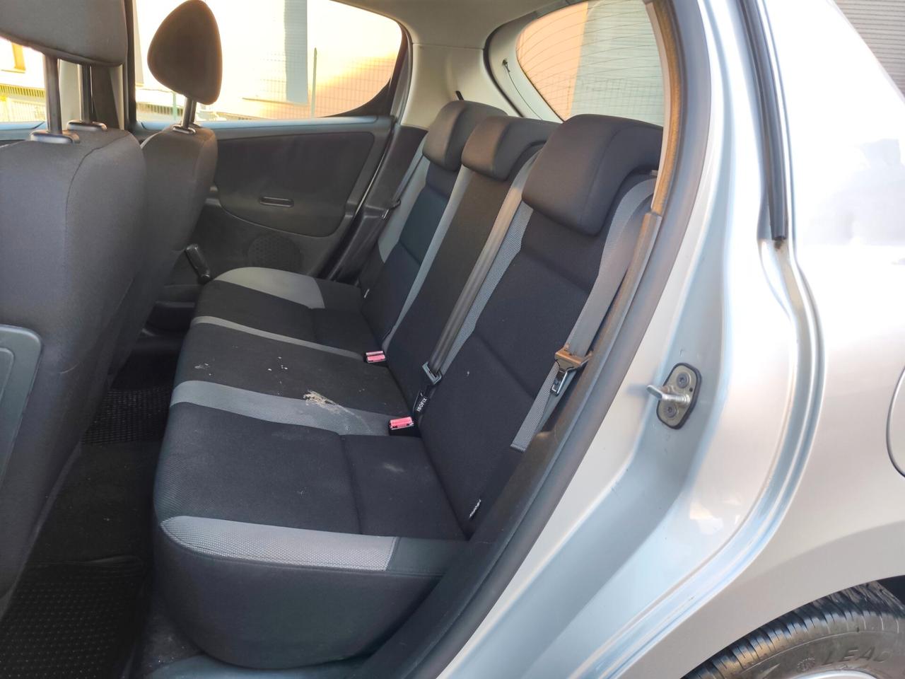 Peugeot 207 1.4 benz GPL 5 porte lavori certificati