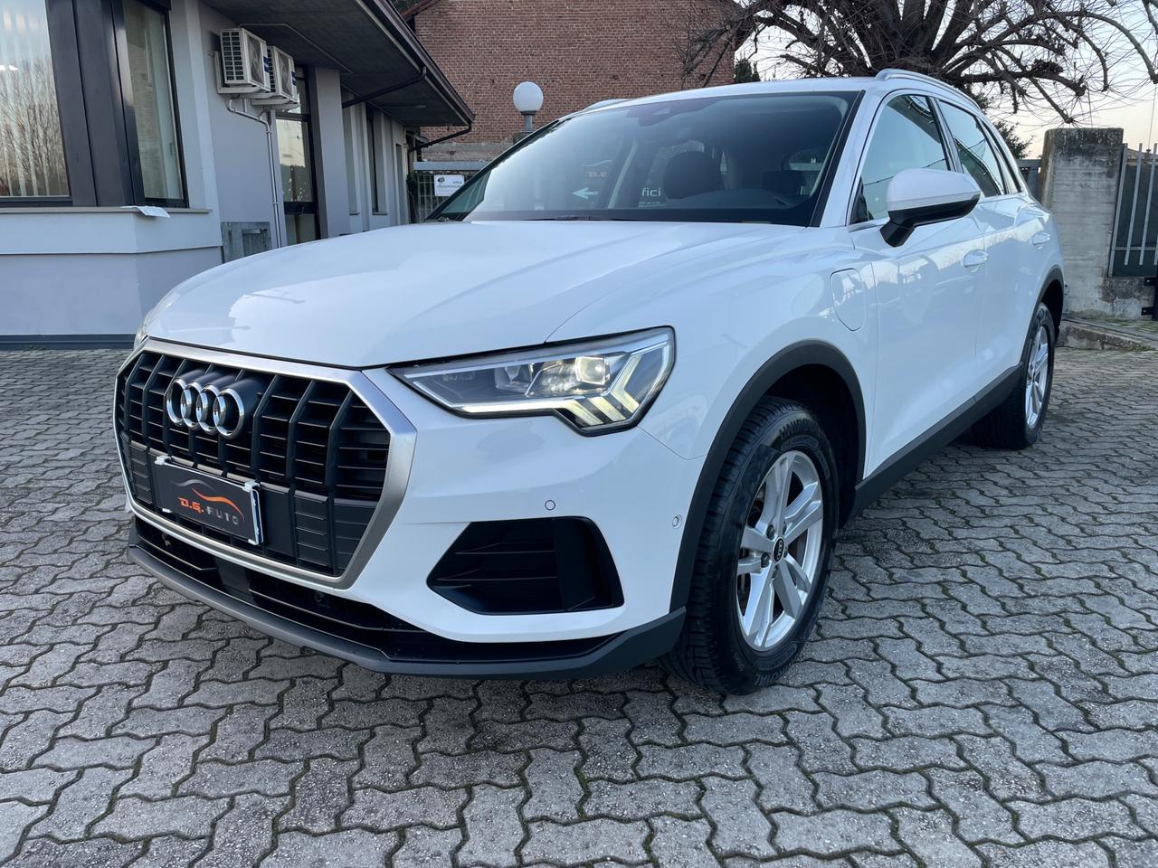 Audi Q3 45 TFSI e S tronic Business