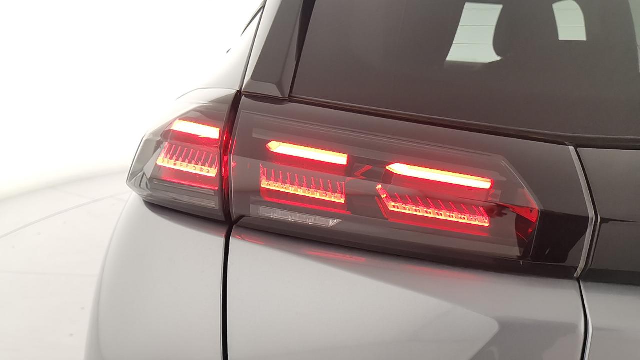 PEUGEOT 2008 II 2023 - 2008 1.5 bluehdi Allure s&s 130cv eat8