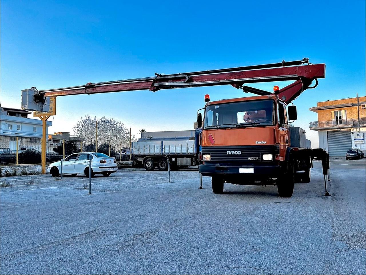 PIATTAFORMA AEREA IVECO 145-17 CESTELLO H. 20MT – SCALIFICIO RIMINESE