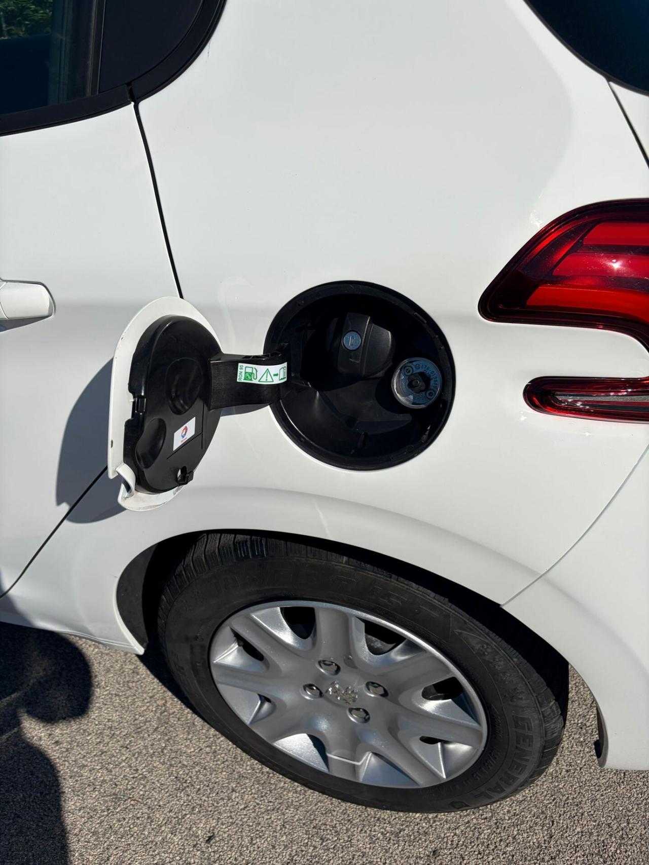Peugeot 208 km 84 mila GPL/benzina 2018