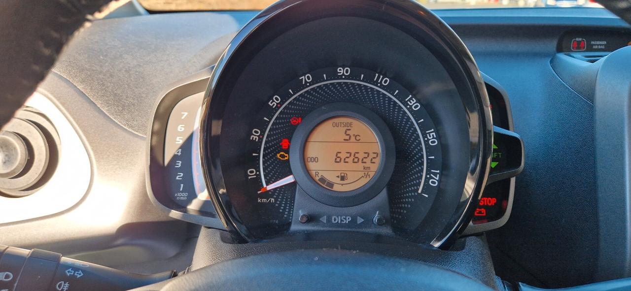 Toyota Aygo Connect 1.0 VVT-i 72 CV 5 porte