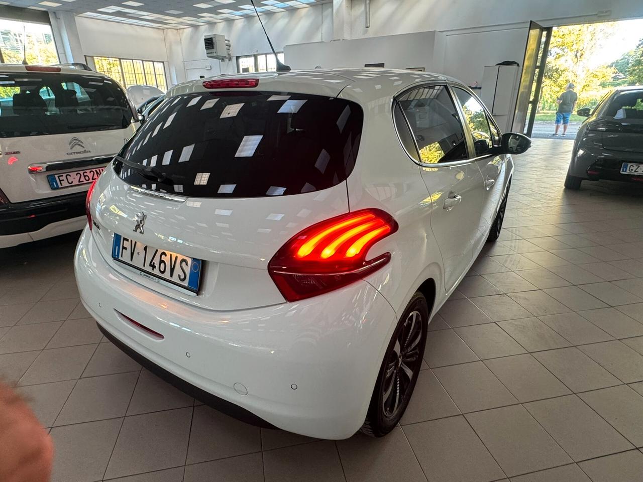 Peugeot 208 PureTech 82 Stop&Start 5 porte Allure - EDIZIONE LIMITATA: SIGNATURE