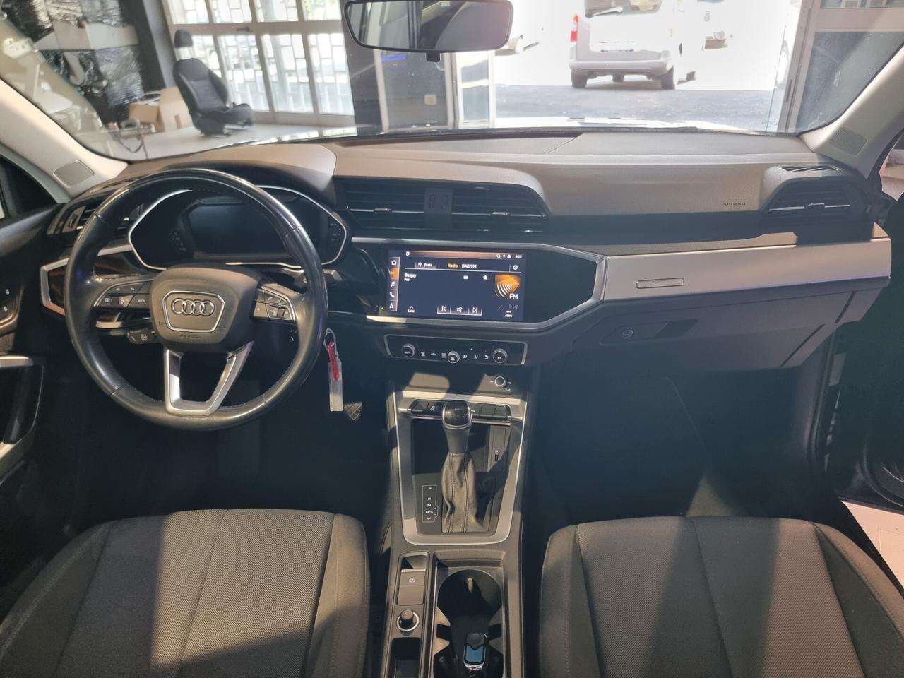 AUDI Q3 35 TDI S tronic Business • Virtual Cockpit • LED • Navi • Euro 6