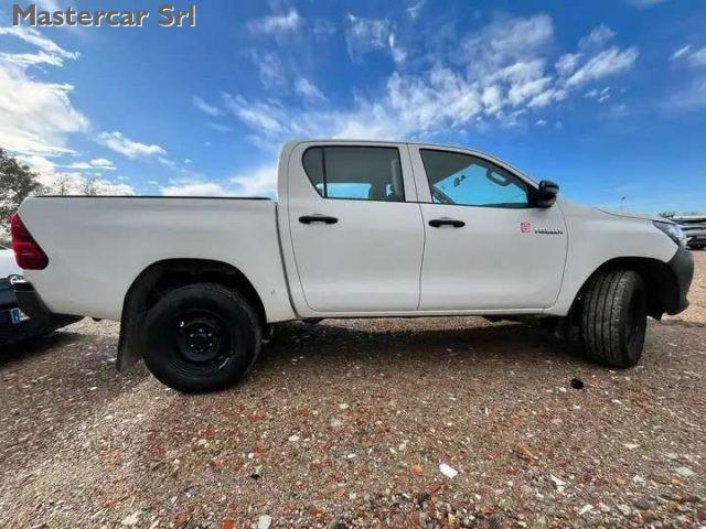 TOYOTA Hilux 2.4 d-4d double cab Comfort 4wd - FT789YV