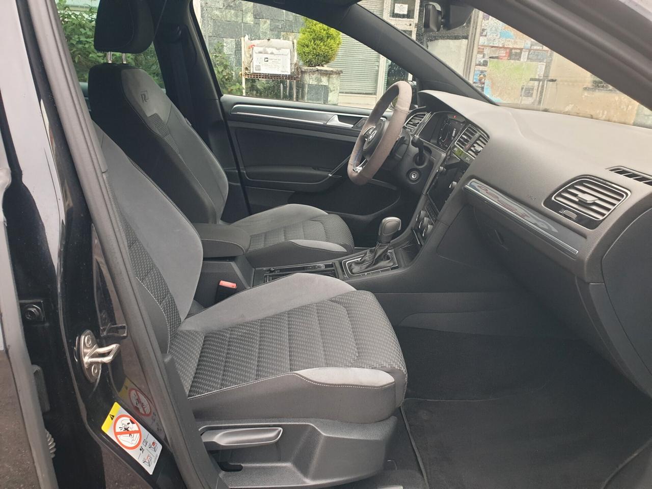 Volkswagen Golf 2.0 TDI DSG 5p. R LINE