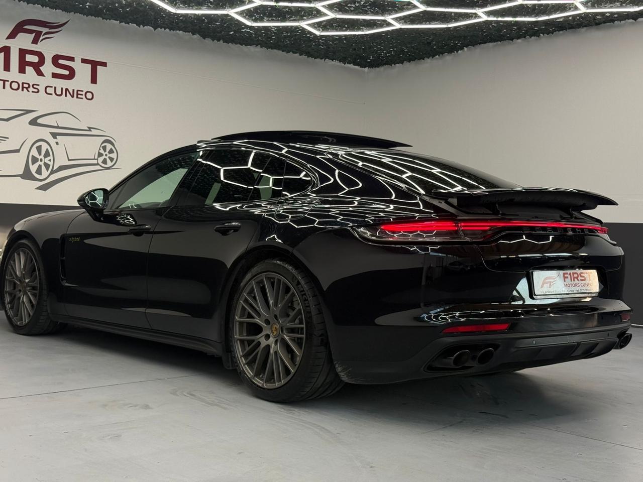 Porsche Panamera 4 PLATINUM EDITION