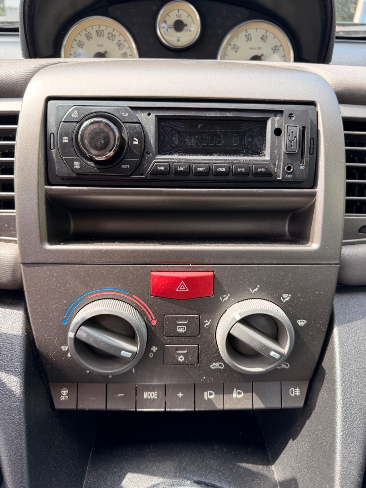 Lancia Ypsilon 1.2 BENZ 8V *EURO 4*