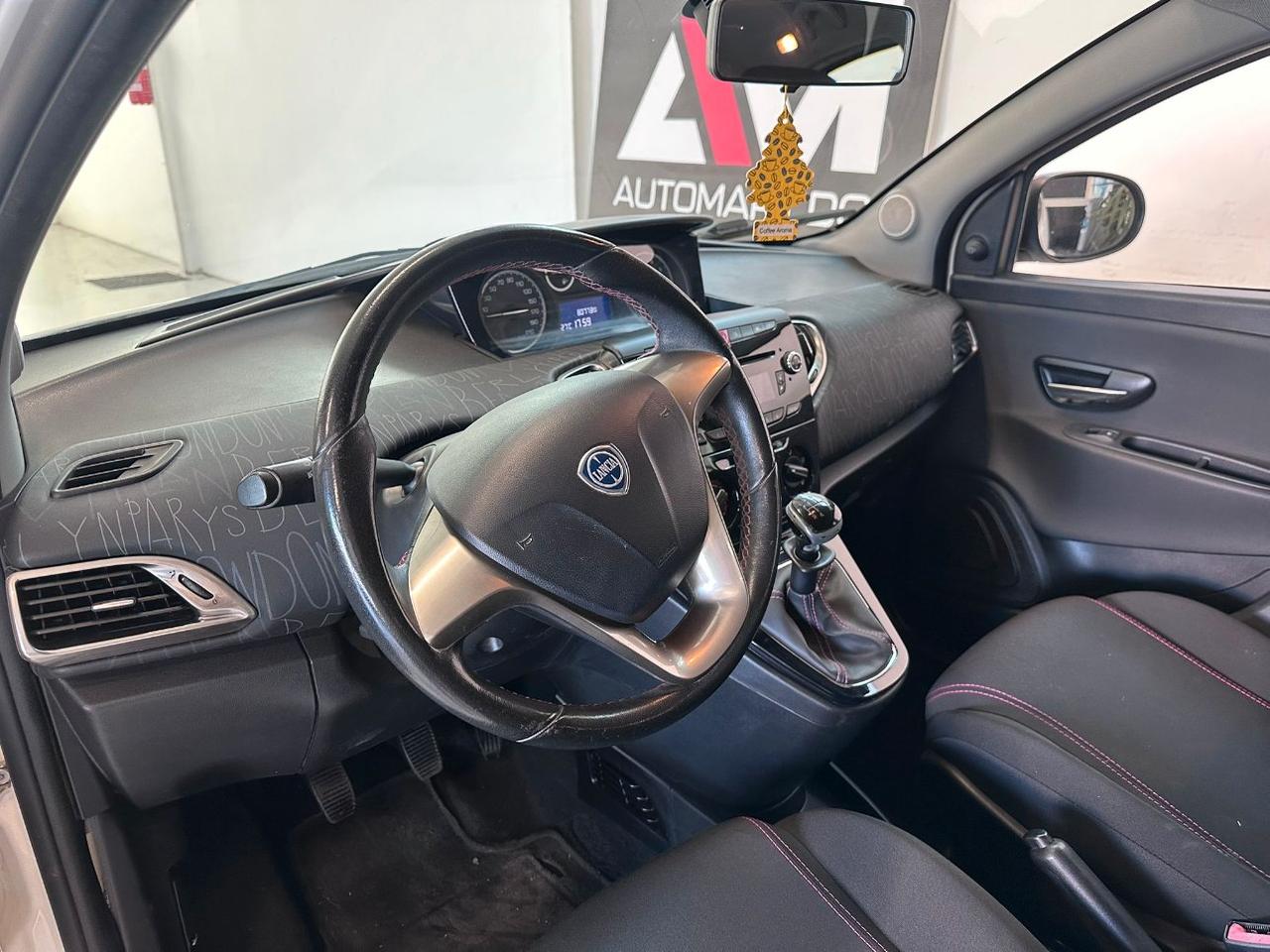 Lancia Ypsilon 5 Porte Ypsilon 1.2 8v Silver 69cv