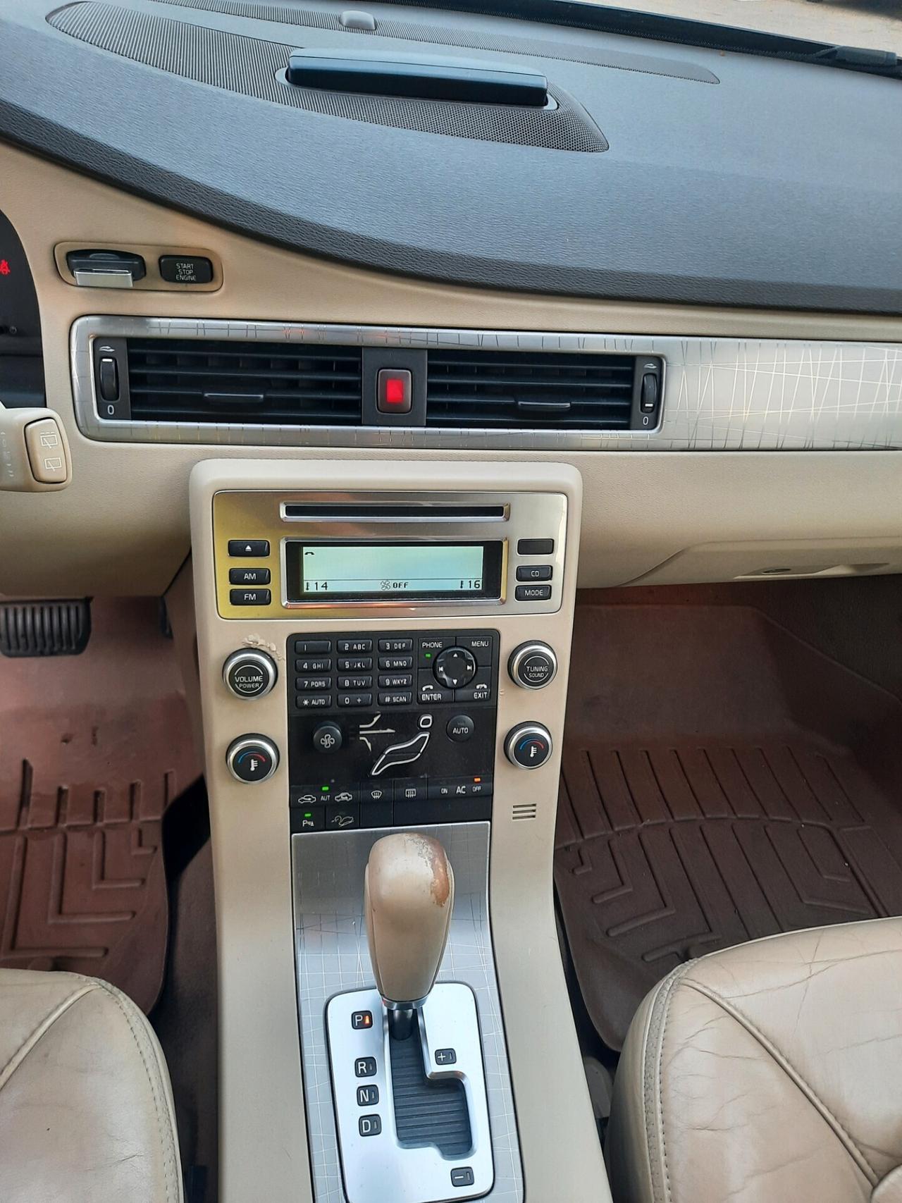 Volvo XC 70 XC70 D5 205CV AWD Geartronic Summum