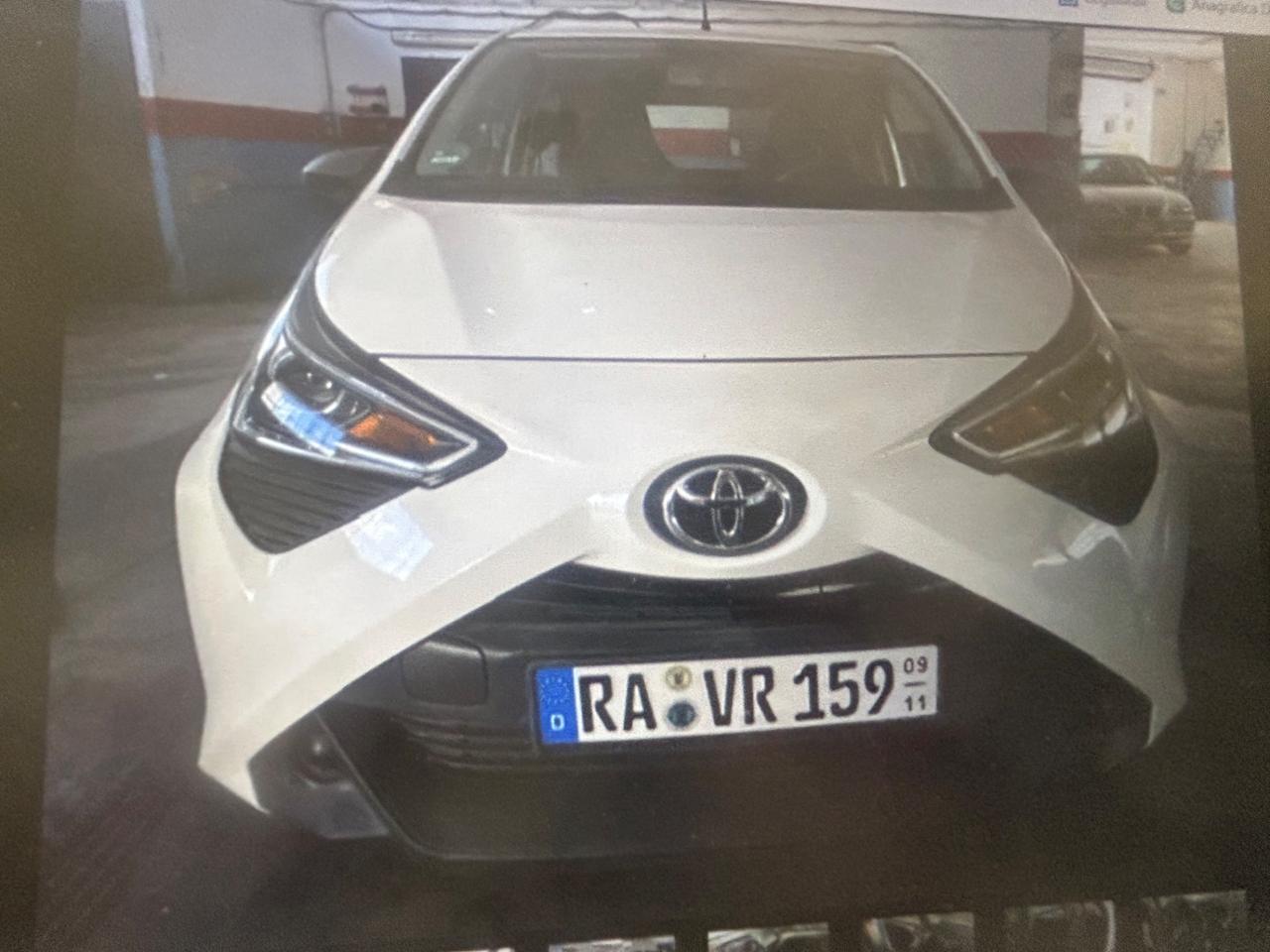 Toyota Aygo Connect 1.0 VVT-i 72 CV 5 porte x-play