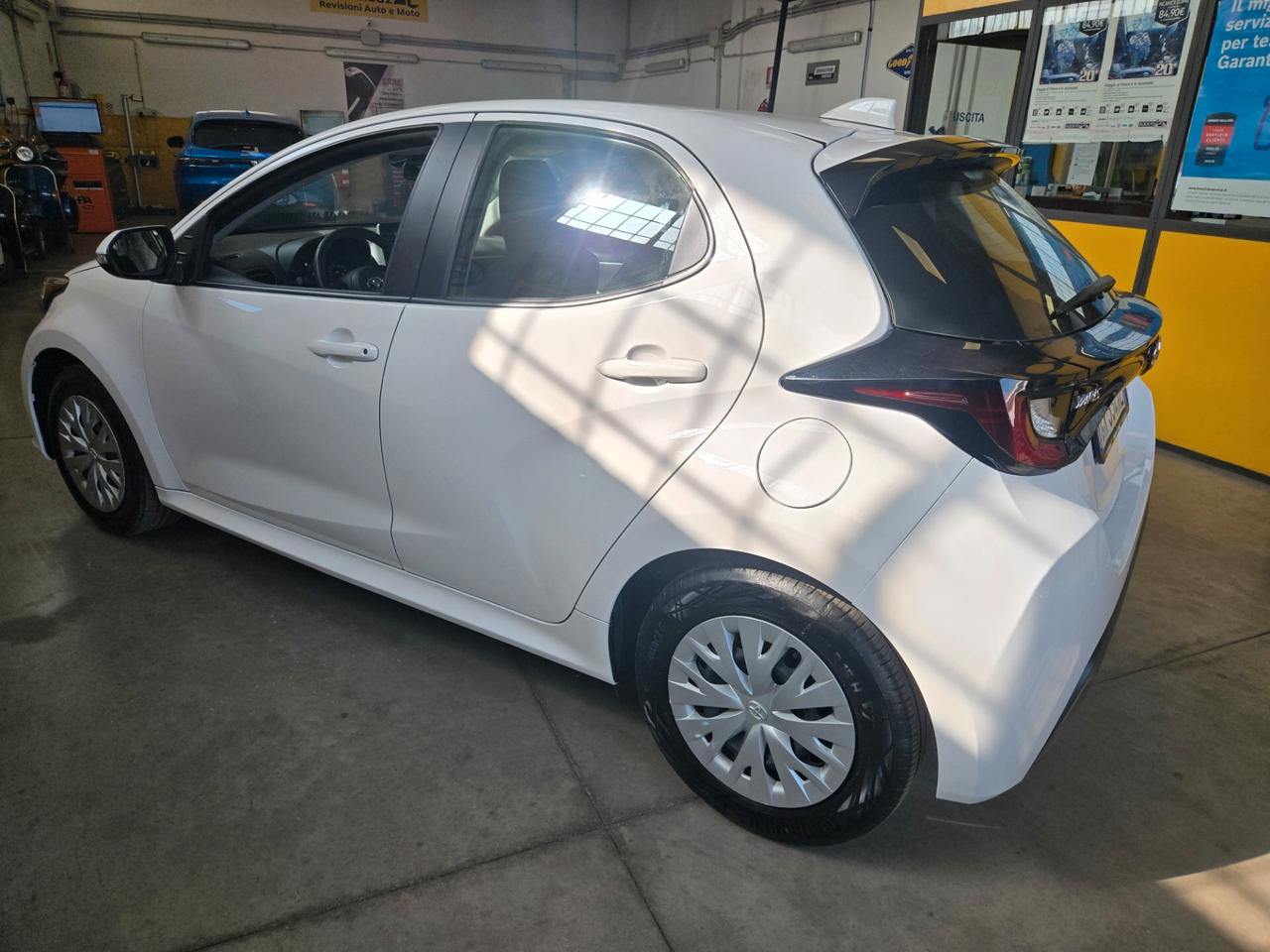 Toyota Yaris 1.5 Hybrid IVA ESPOSTA