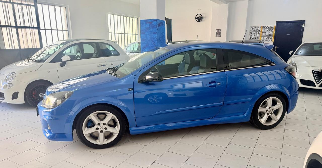 Opel Astra OPC 2.0 T 240CV