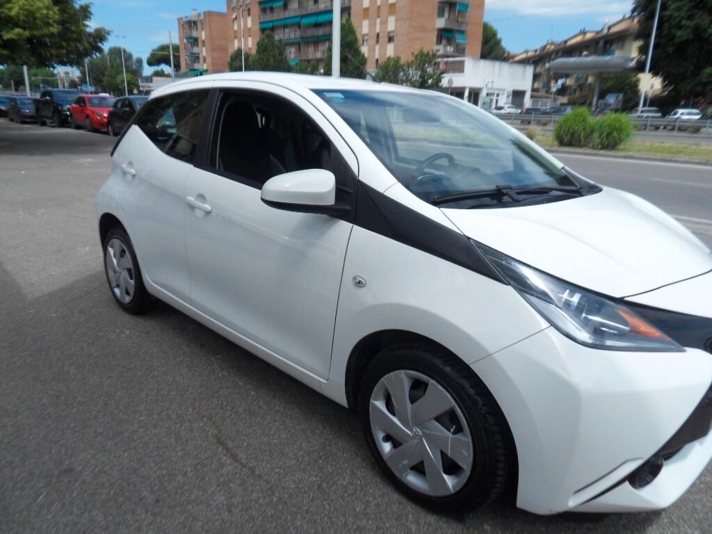 Toyota Aygo 1.0 VVT-i 69 CV 5 porte x-business MMT