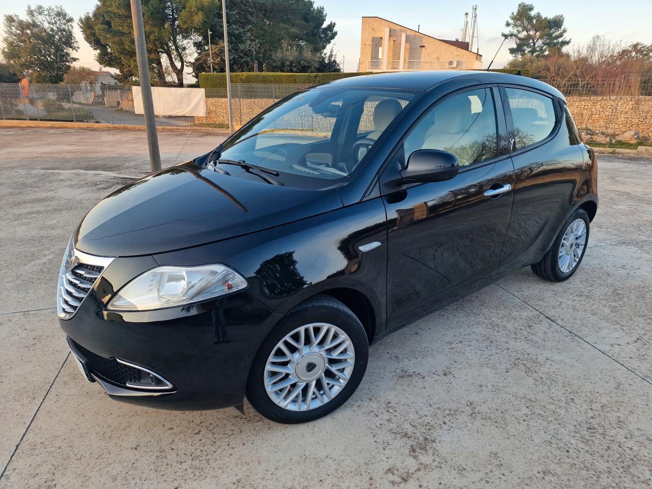 Lancia Ypsilon 1.2 69 CV 5 porte Platinum