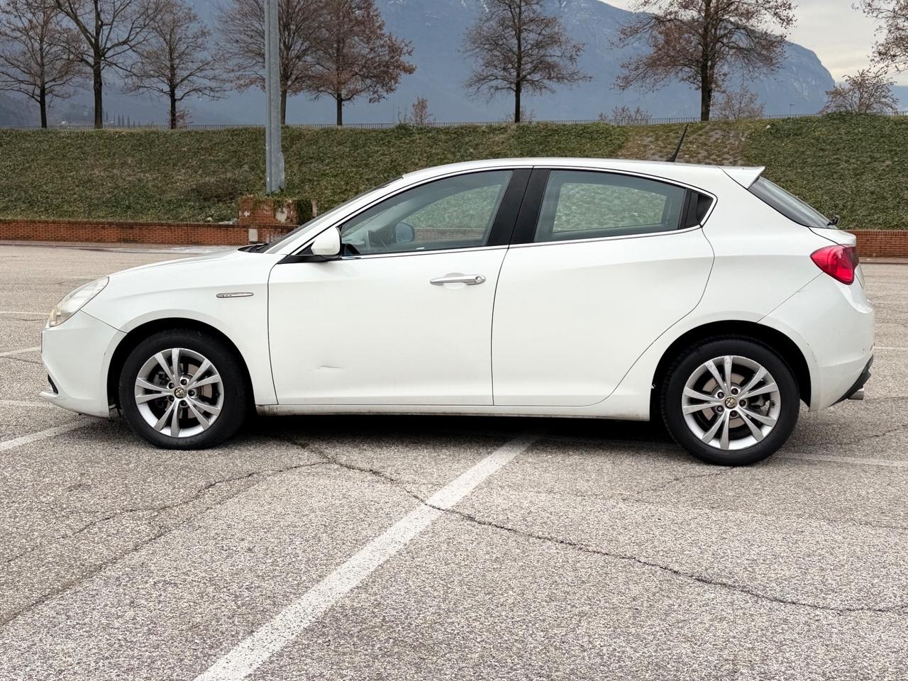 Alfa Romeo Giulietta 1.6 JTD 105cv ok neopatentati