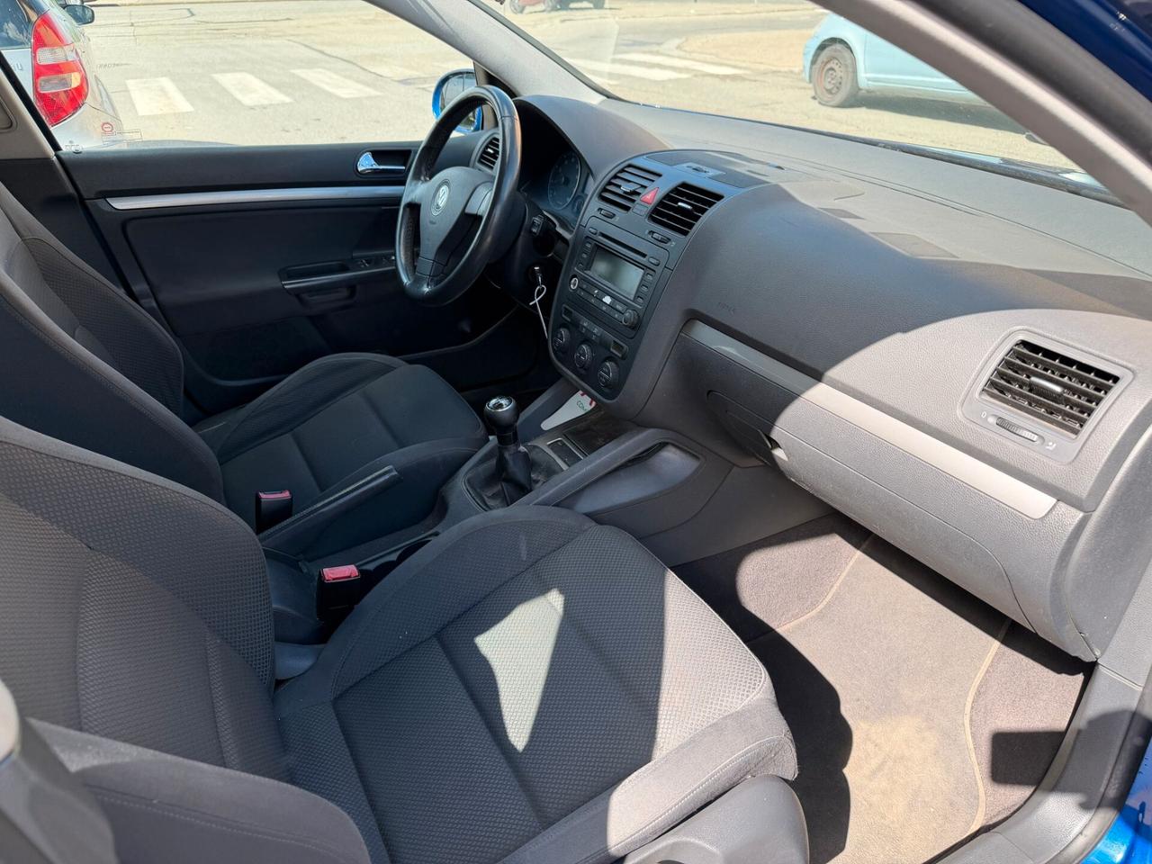 Volkswagen Golf 1.6 16V FSI 5p. Sportline