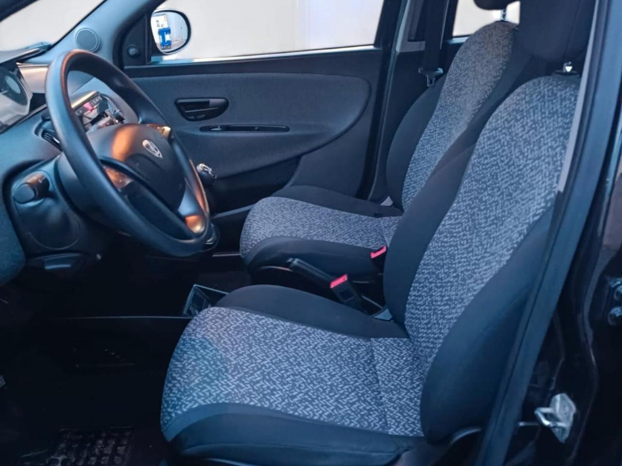 Lancia Ypsilon 1.0 FireFly 5 porte S&S Hybrid Gold