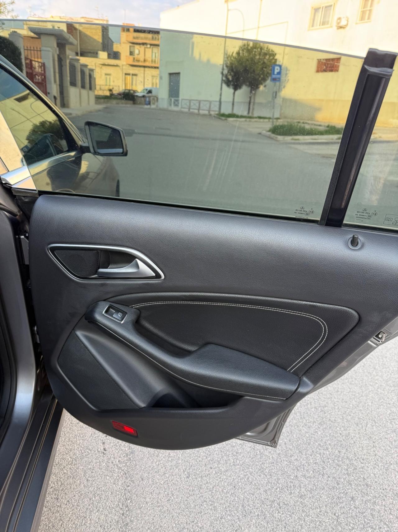 Mercedes-benz CLA 180 d Premium