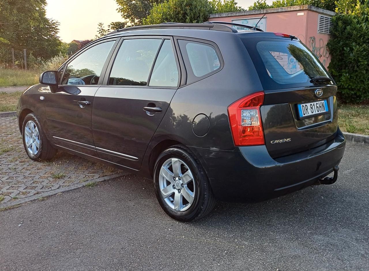 Kia Carens 2.0 CVVT LX Family