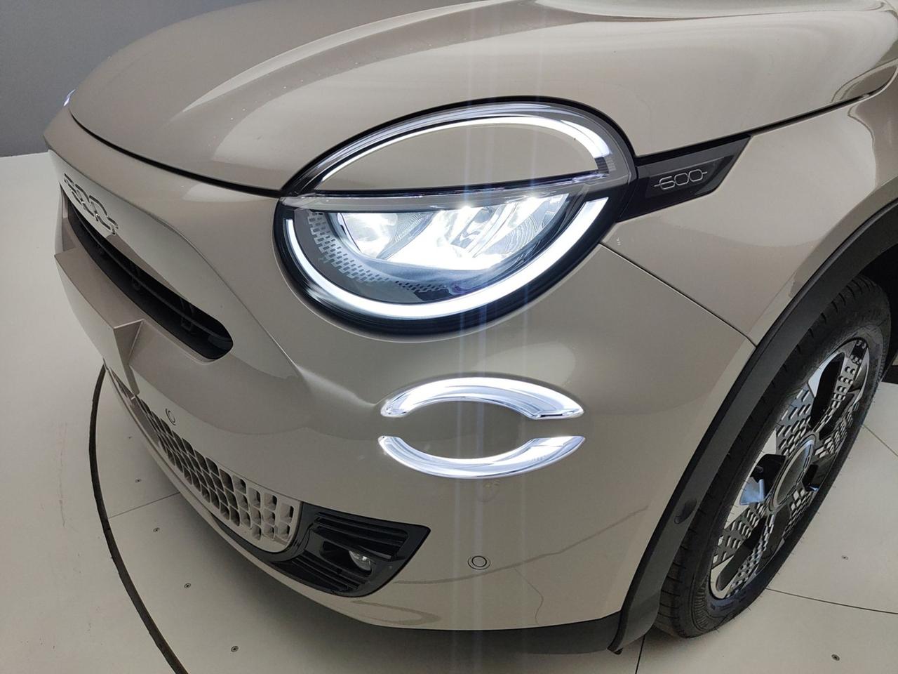 FIAT 600 IV 2023 1.2 MHEV 110CV DCT LA PRIMA