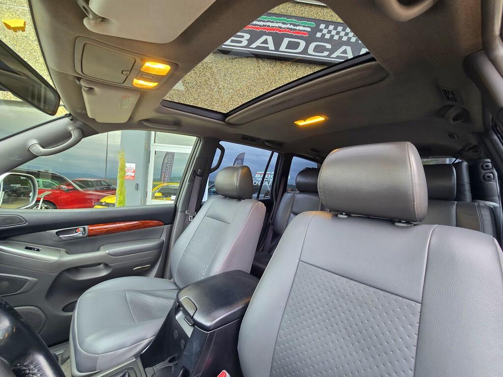 Toyota Land Cruiser 3.0 D-4D WAGON 8 POSTI