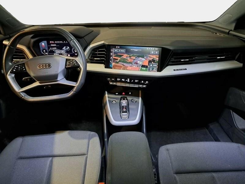 AUDI Q4 40 e-tron Business Advanced