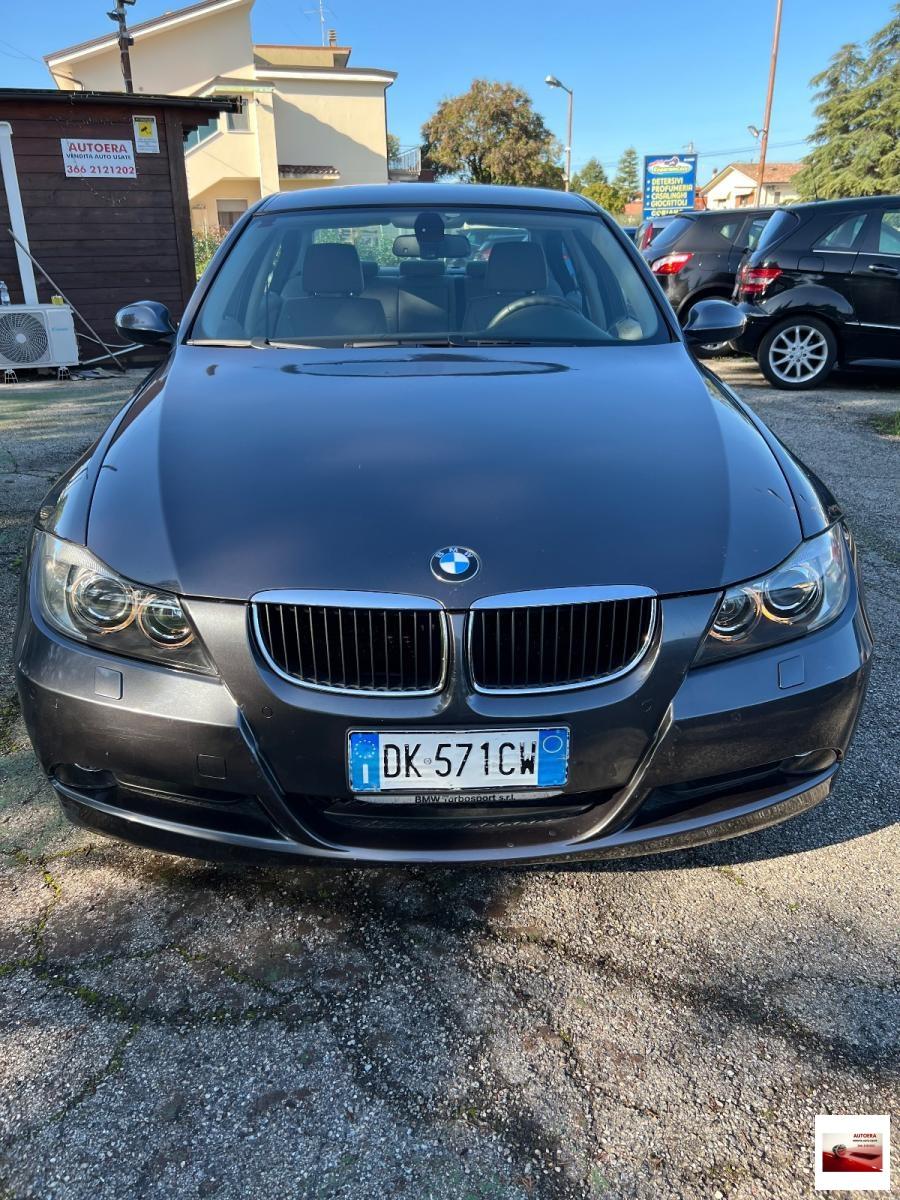BMW - Serie 3 - 318i Attiva