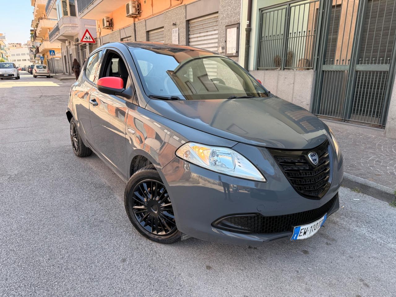 Lancia Ypsilon 1.3 MJT 5 porte Momodesign Full