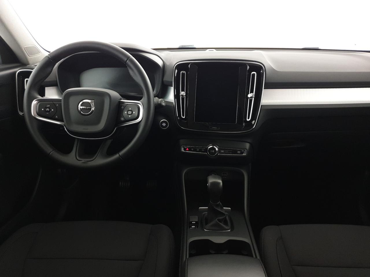Volvo XC40 1.5 t3 momentum core 163cv auto my21
