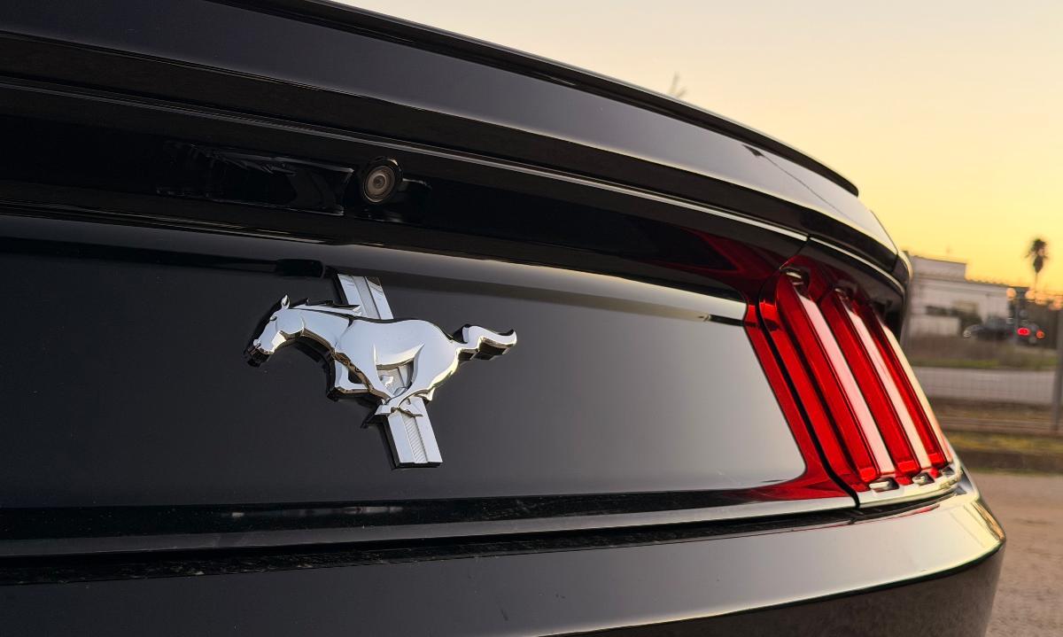 FORD - Mustang - V6 Coupé