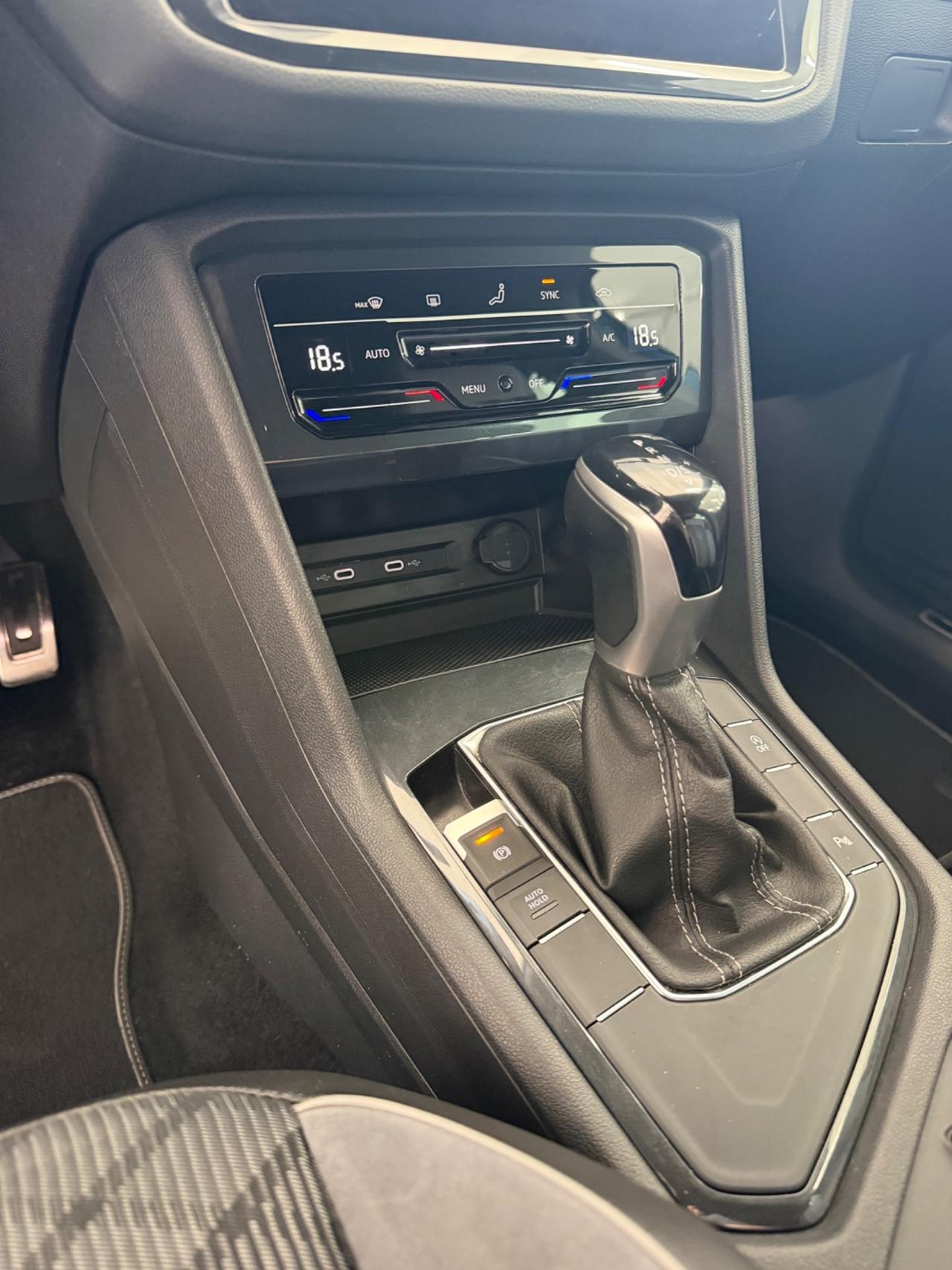 VW Tiguan 2.0 TDI 150 CV SCR DSG R-Line FINANZIABILE