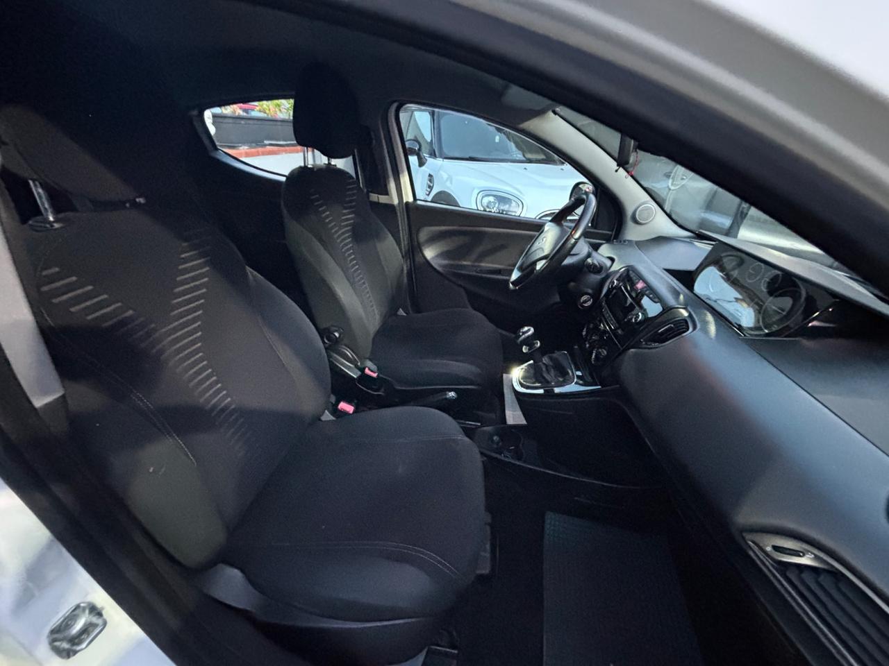 Lancia Ypsilon 1.2 69 CV 5 porte S&S Silver