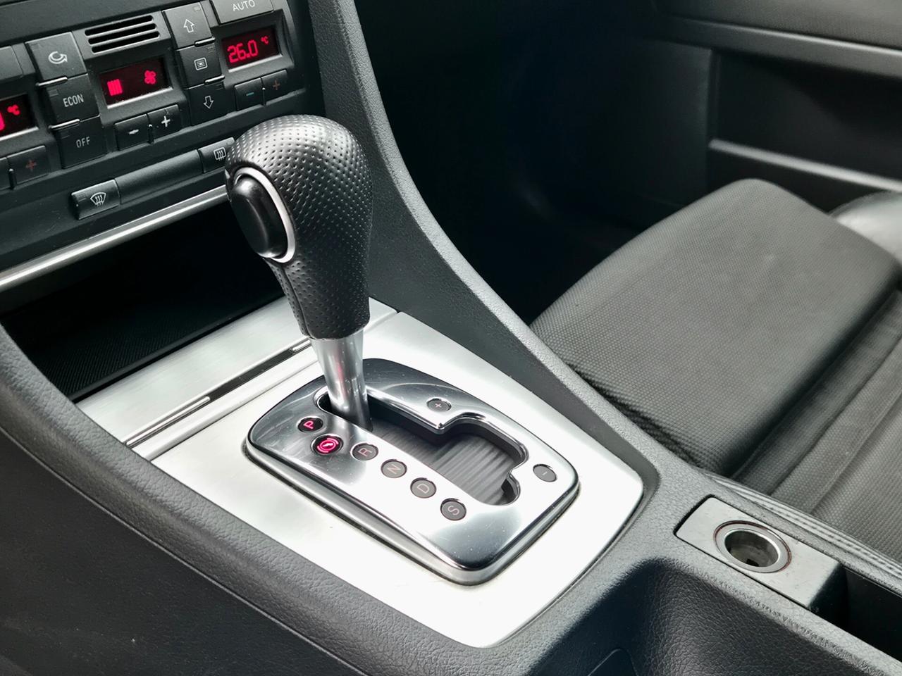 Audi A4 2.0 16V TDI S-Line